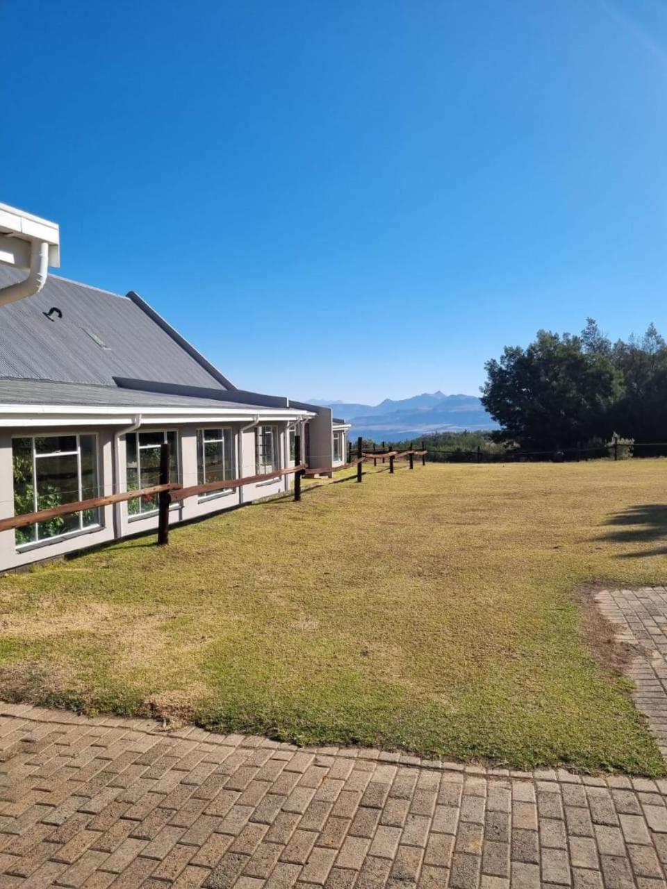 バーグビル Drakensberg Mountain Retreatゲストハウス エクステリア 写真