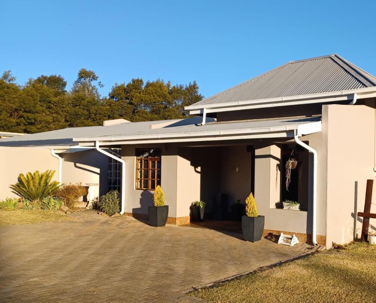 バーグビル Drakensberg Mountain Retreatゲストハウス エクステリア 写真
